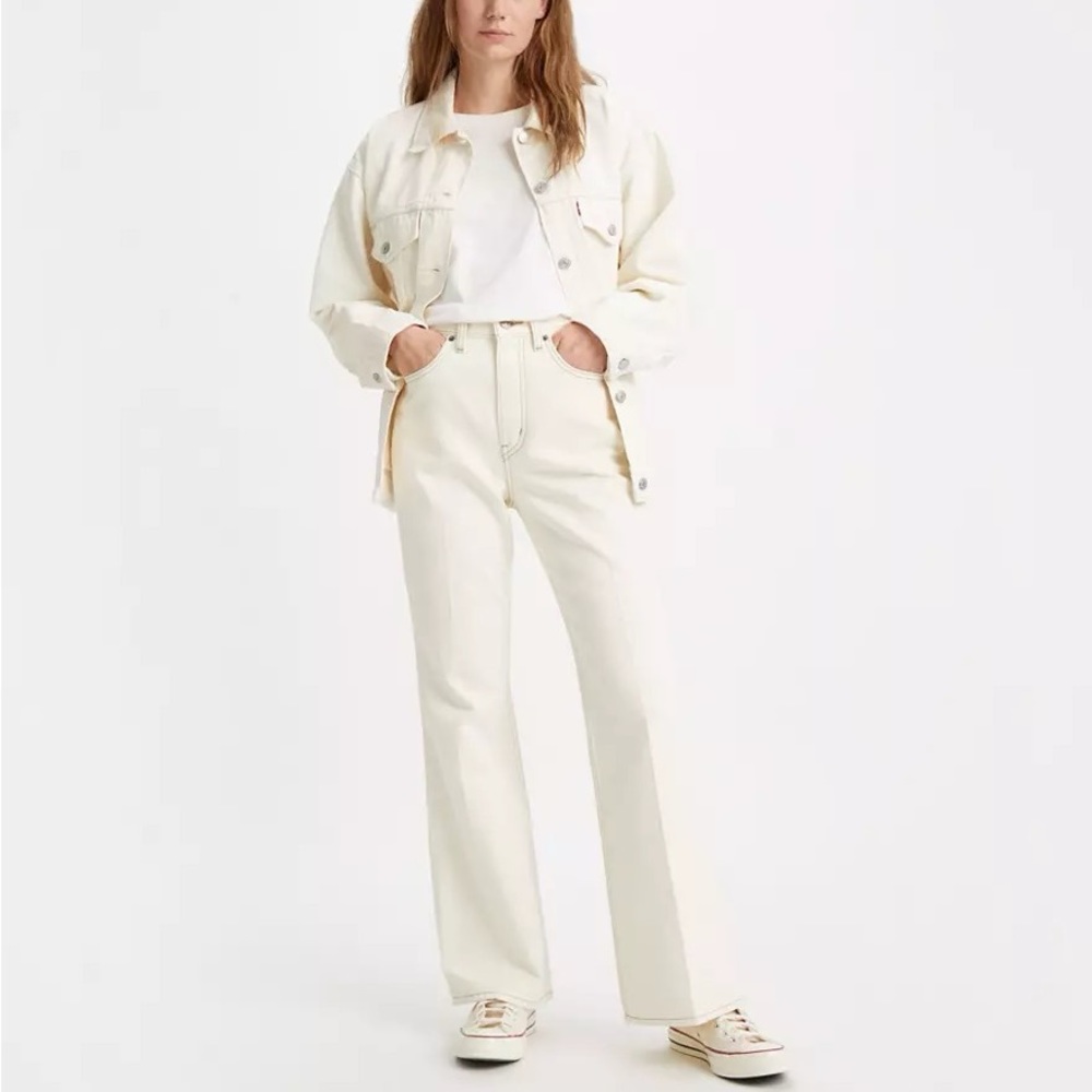 NWT Levi’s moving on high waist flare jeans